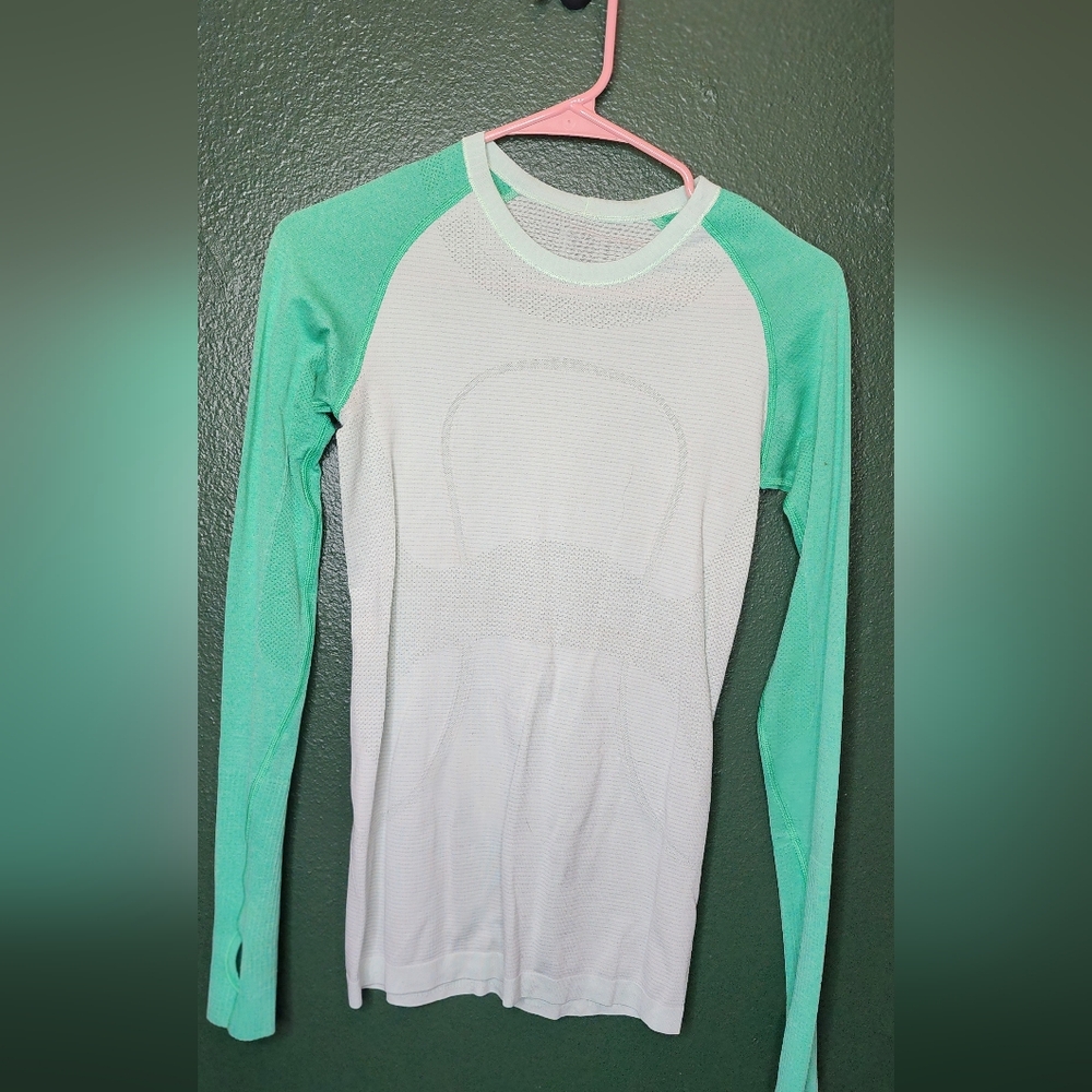 Lululemon Athletica Mint and Green Long Sleeve Top